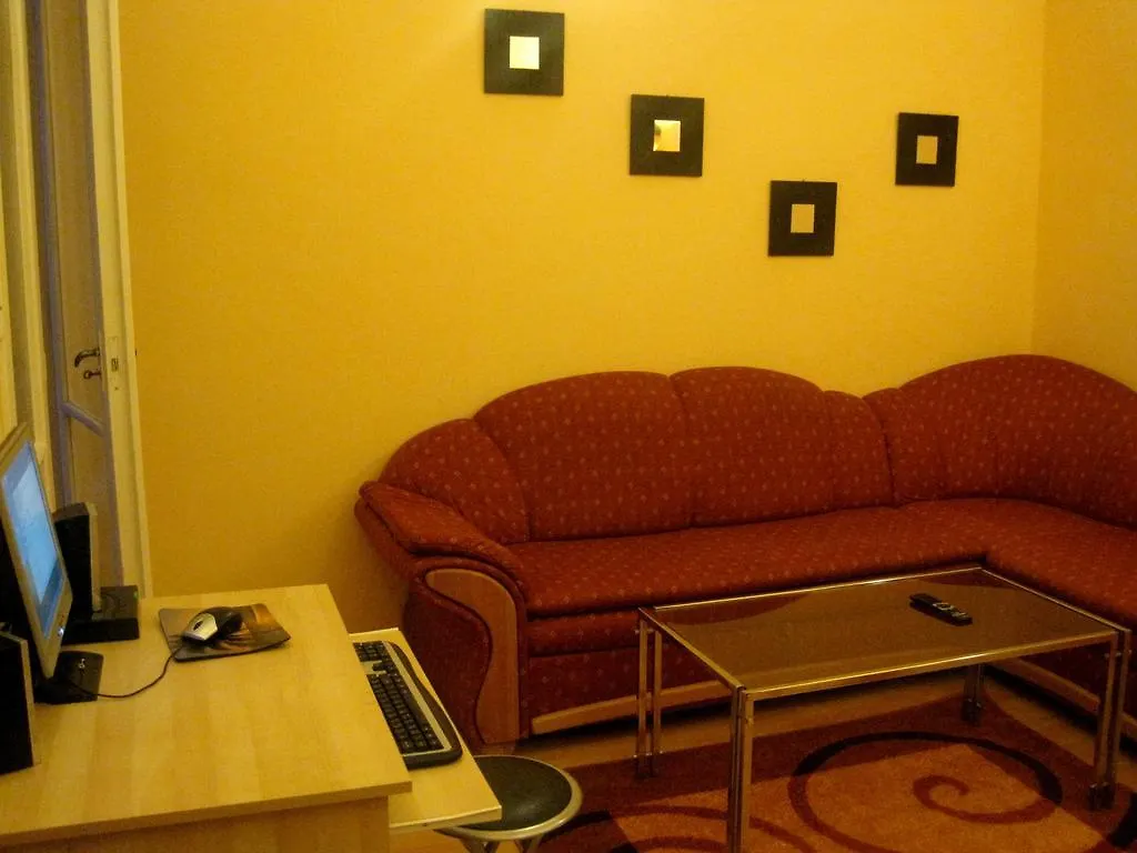 Kontakte von Anadin Female Hostel